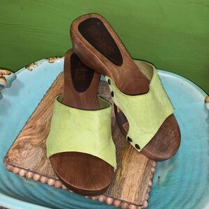 Y2K Michael kors green furry wooden shoes size 7